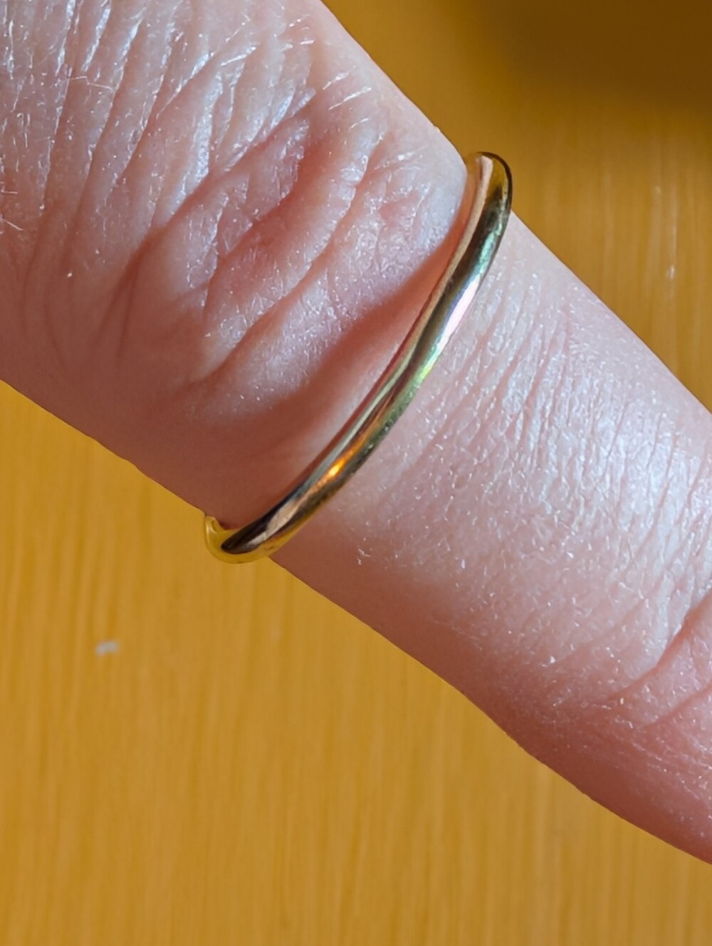 14K 1.5 mm Round Band Ring 6.5 - Picture 2 of 5